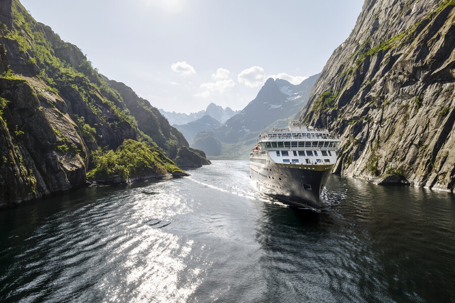 MV Eastern Chart sailing through Japan and East Asia